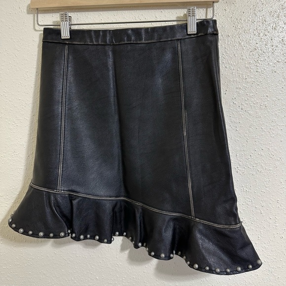Zara Faux Women's Black Faux Leather Asymmetrical Skirt Size XS - Picture 3 of 11